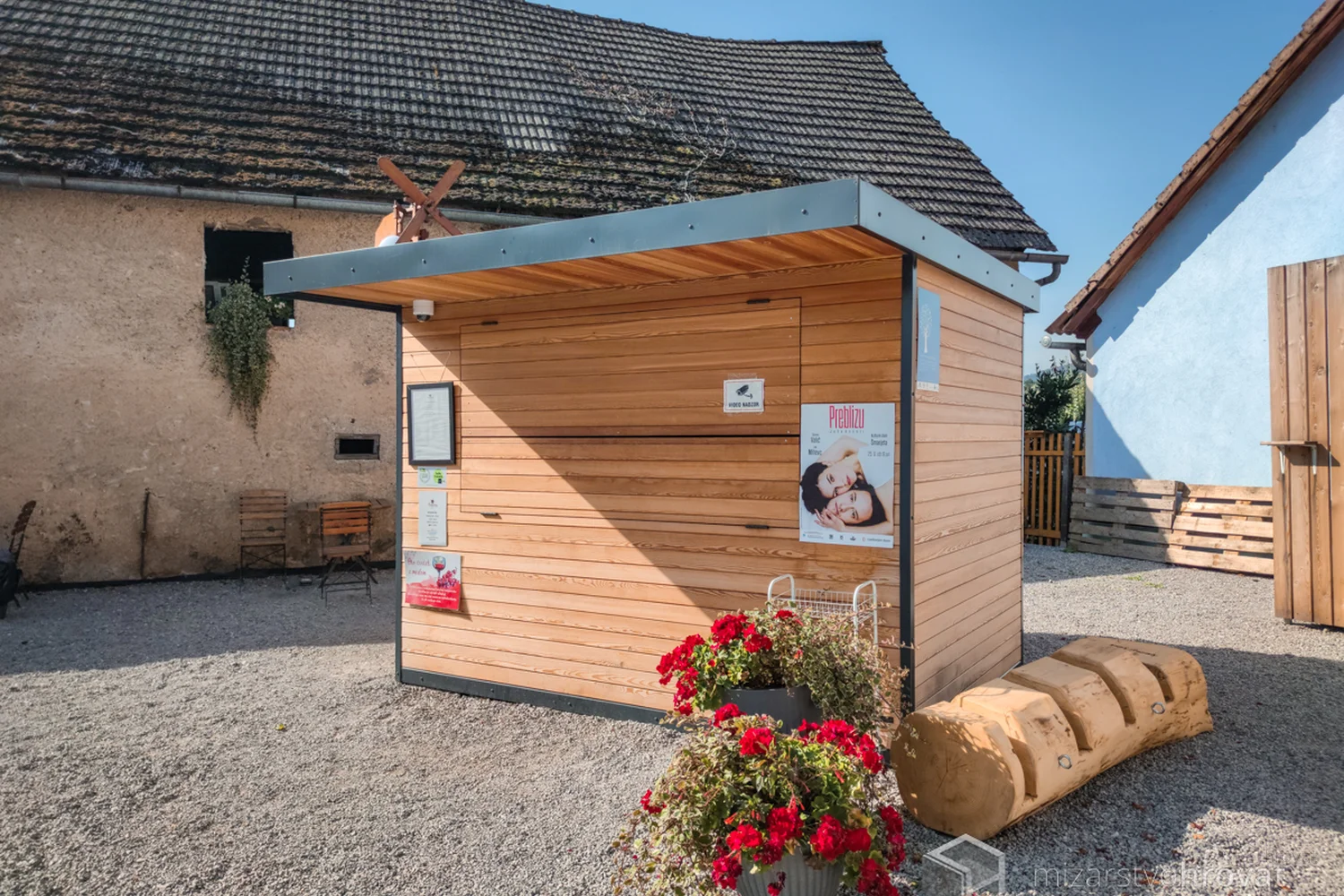 Stojnica Cubie Mirna