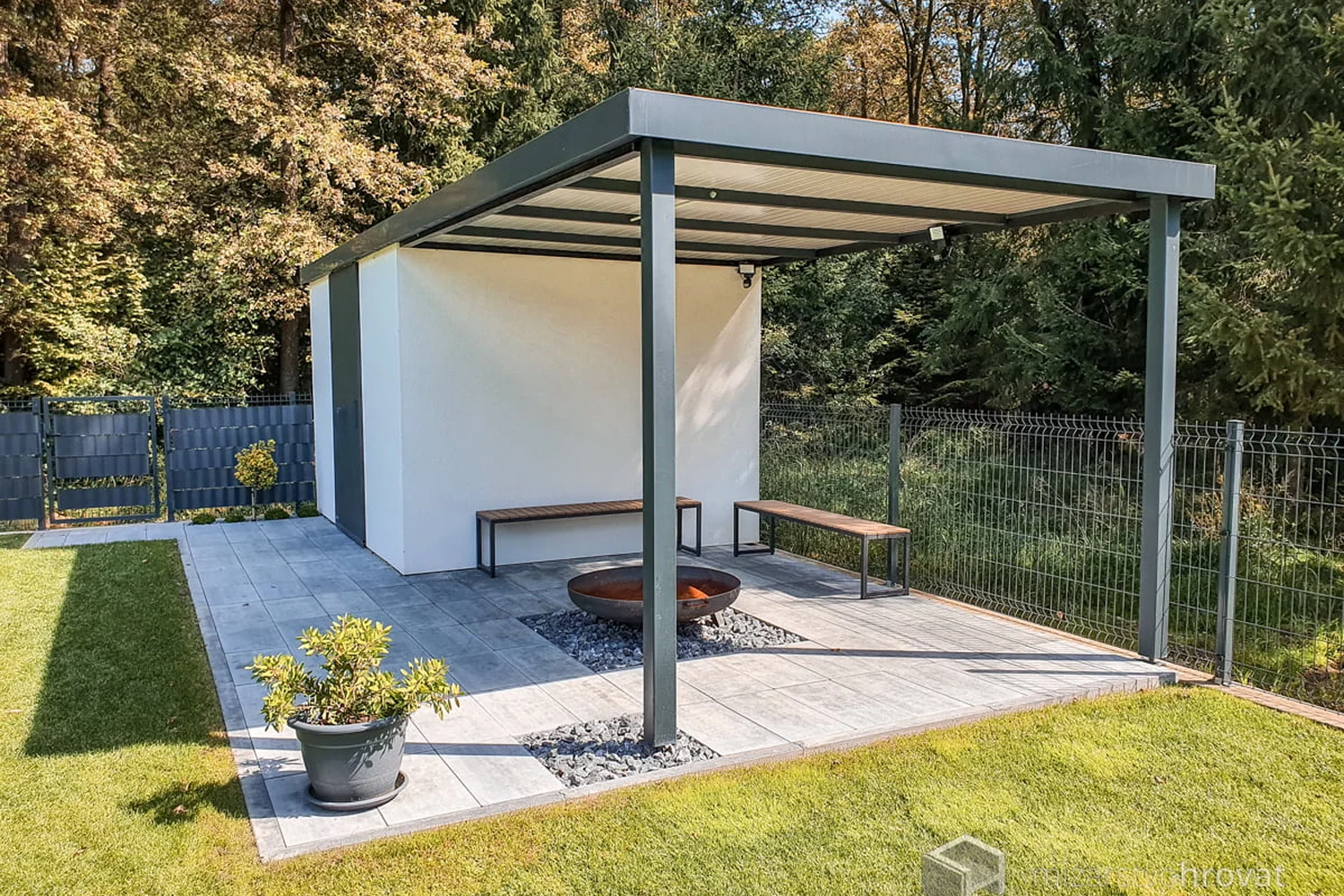 Vrtna uta z nadstre&scaron;kom Leverkusen-7