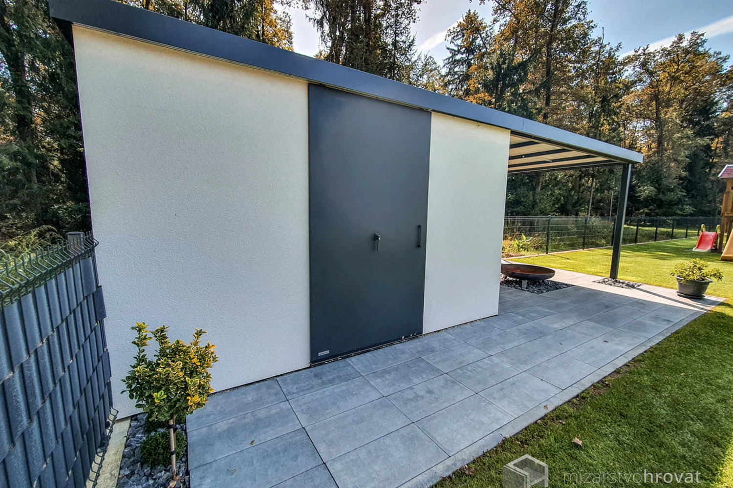 Vrtna uta z nadstre&scaron;kom Leverkusen-1