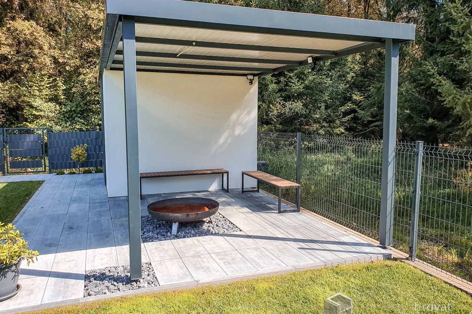 Vrtna uta z nadstre&scaron;kom Leverkusen-3