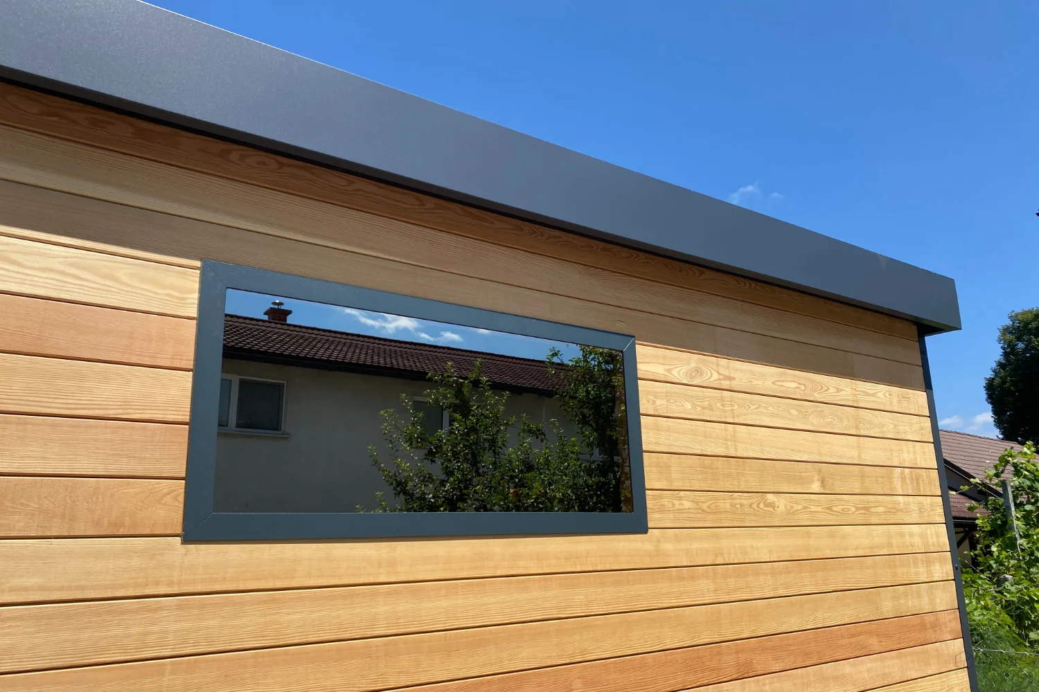 okno na vrtni hi&scaron;ki hrovat