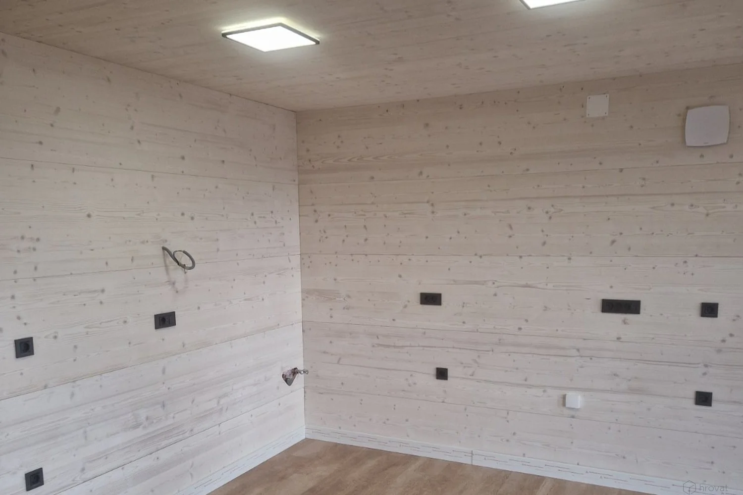 tilly plo&scaron;če