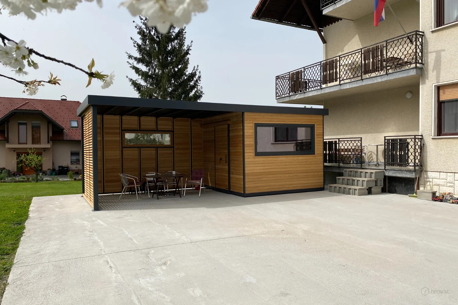 Vrtna hi&scaron;ka z nadstre&scaron;kom Lukovica-1