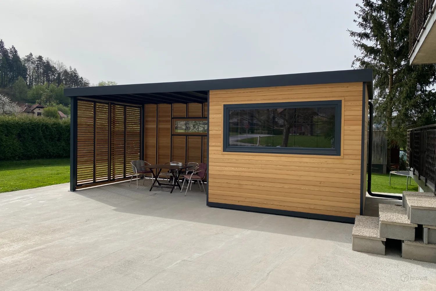 Vrtna hi&scaron;ka z nadstre&scaron;kom Lukovica-2