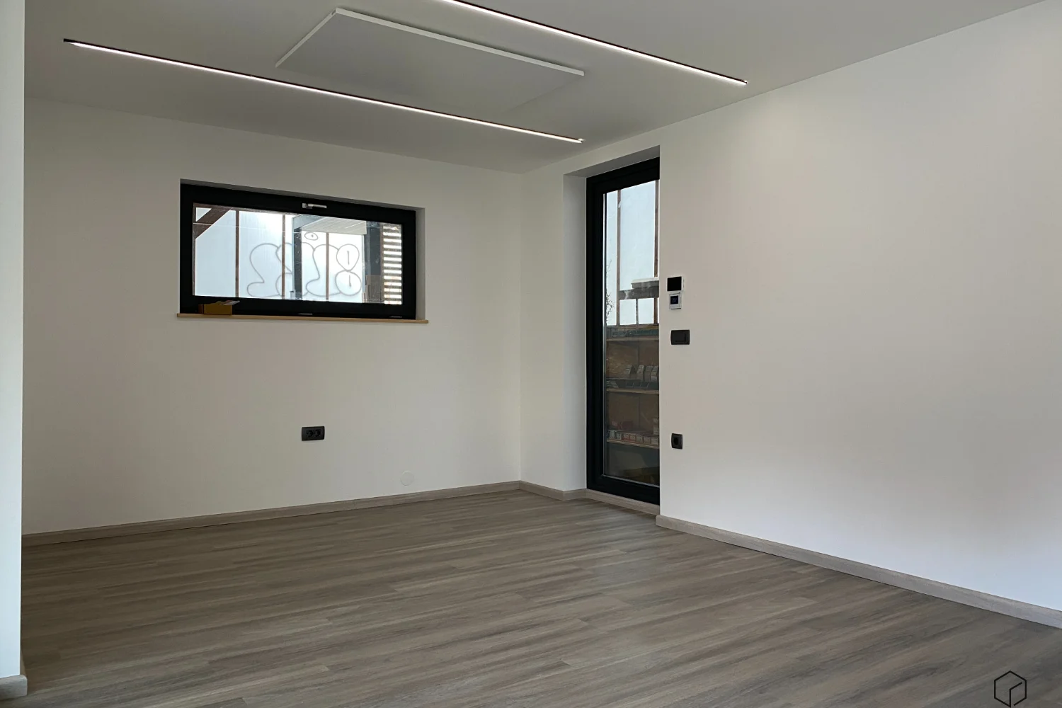 notranjost modularne pisarne