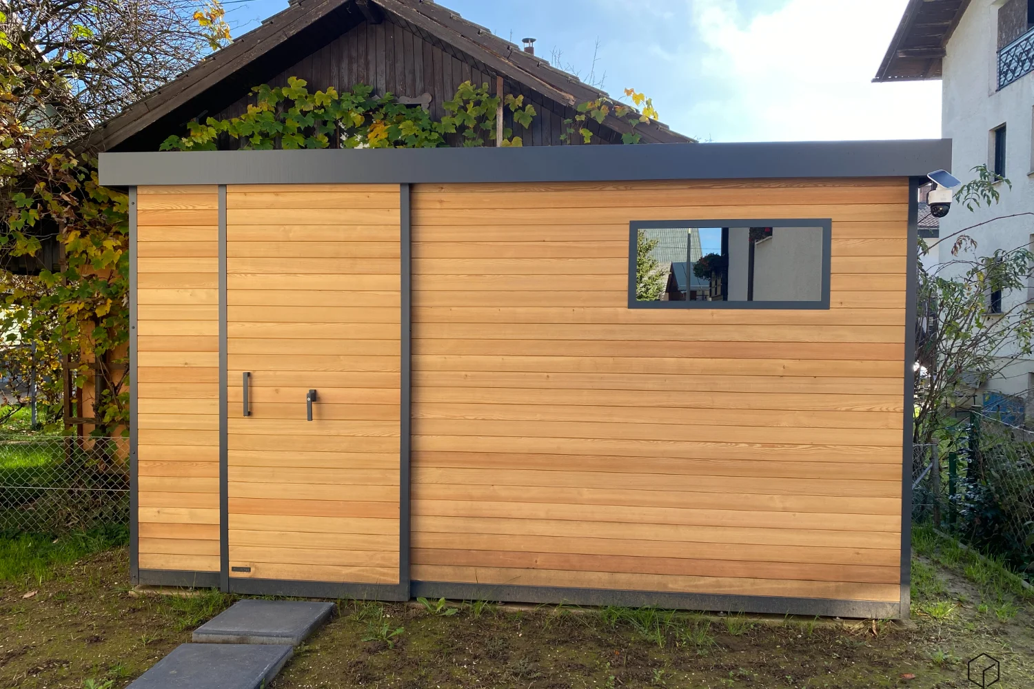 okno na vrtni hi&scaron;ki hrovat