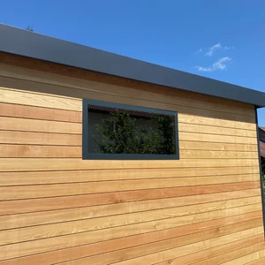 okno na vrtni hi&scaron;ki hrovat