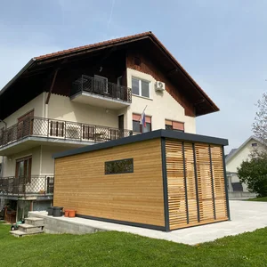 Vrtna hi&scaron;ka z nadstre&scaron;kom Lukovica-8-small