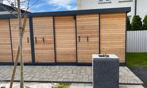 Vrtne lope pred večstanovanjsko hi&scaron;o